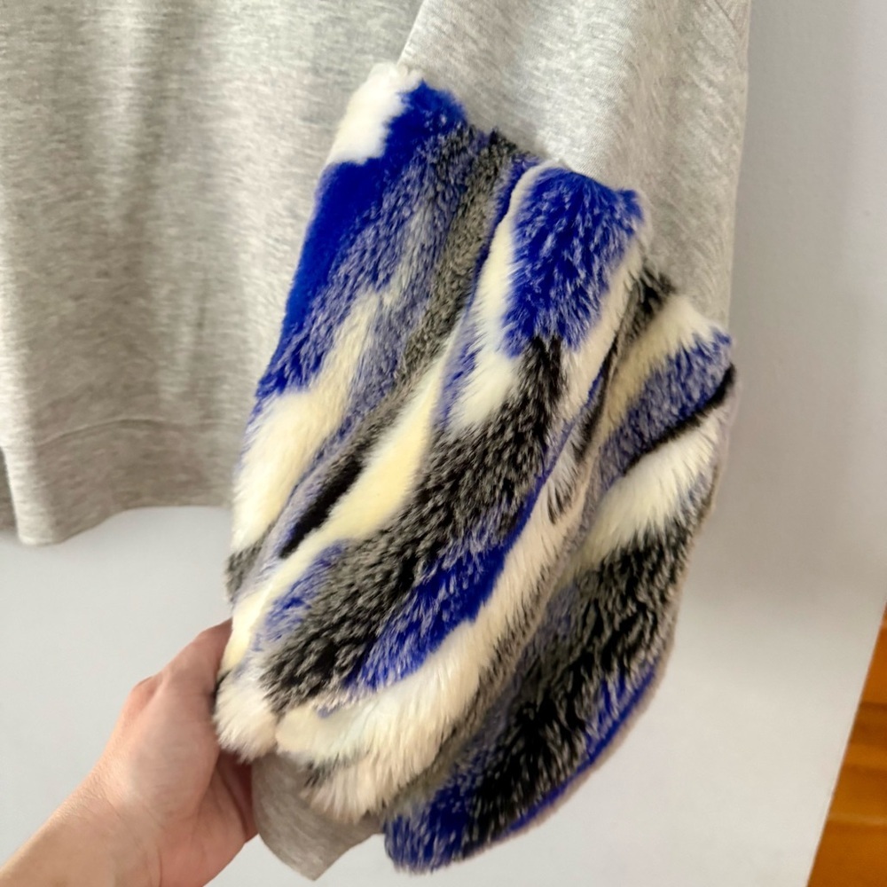 Zara Gray Oversized Sweatshirt with Faux Fur Sleeves - Picture 4 of 5